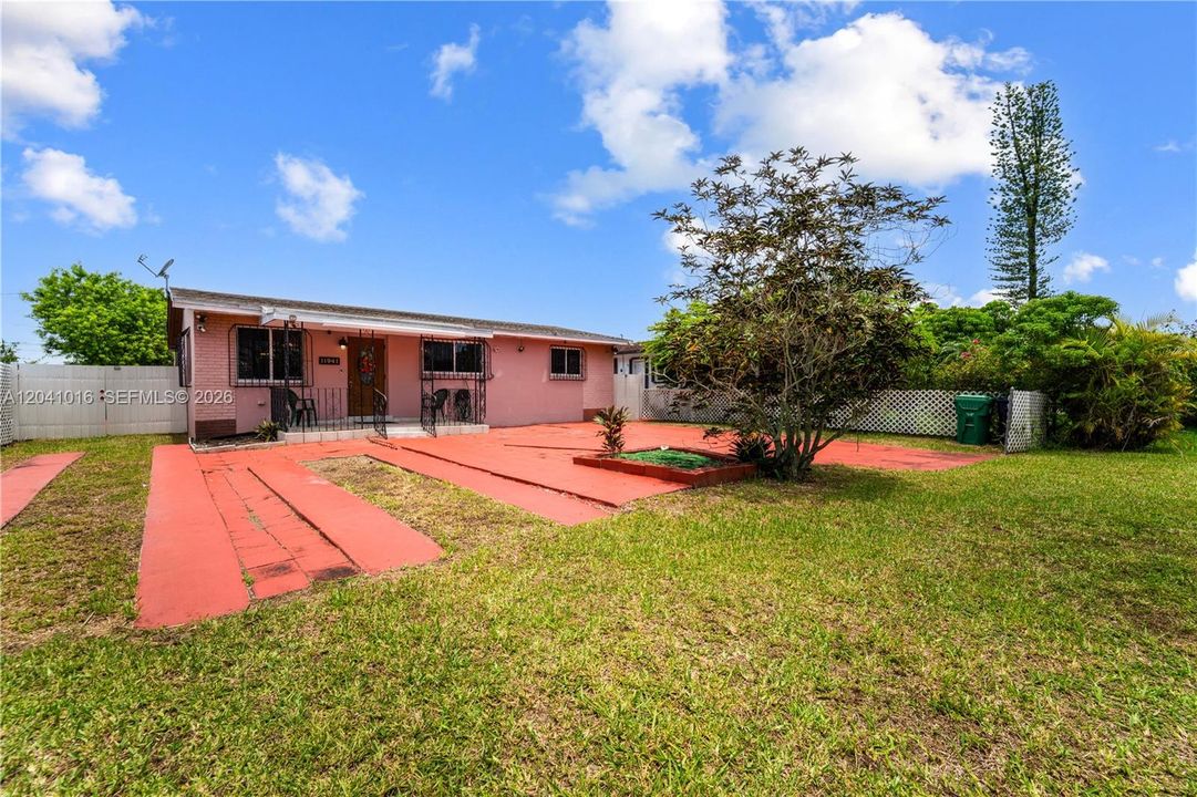 For Sale: $697,000 (3 beds, 2 baths, 1540 Square Feet)