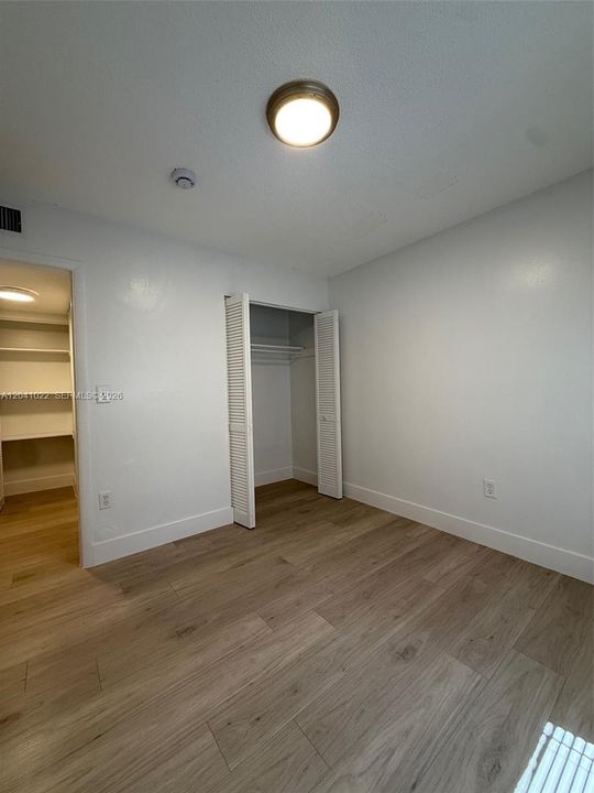 Active With Contract: $2,150 (2 beds, 1 baths, 800 Square Feet)