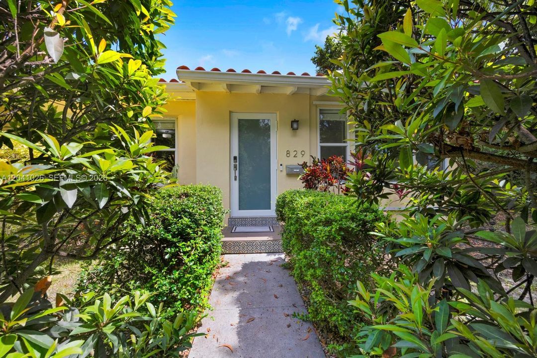 For Rent: $6,200 (3 beds, 2 baths, 1594 Square Feet)