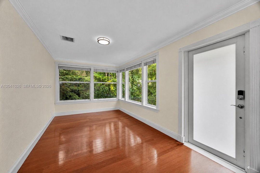For Rent: $6,200 (3 beds, 2 baths, 1594 Square Feet)