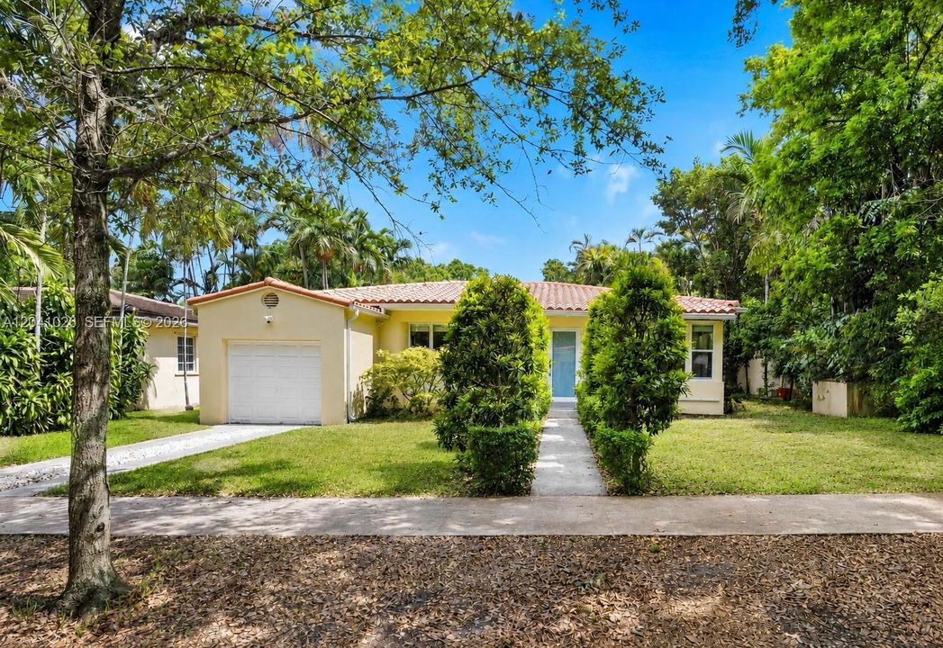 For Rent: $6,200 (3 beds, 2 baths, 1594 Square Feet)