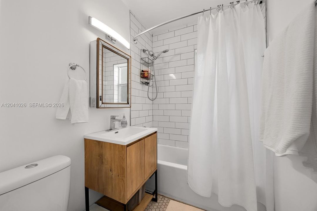 For Rent: $6,200 (3 beds, 2 baths, 1594 Square Feet)
