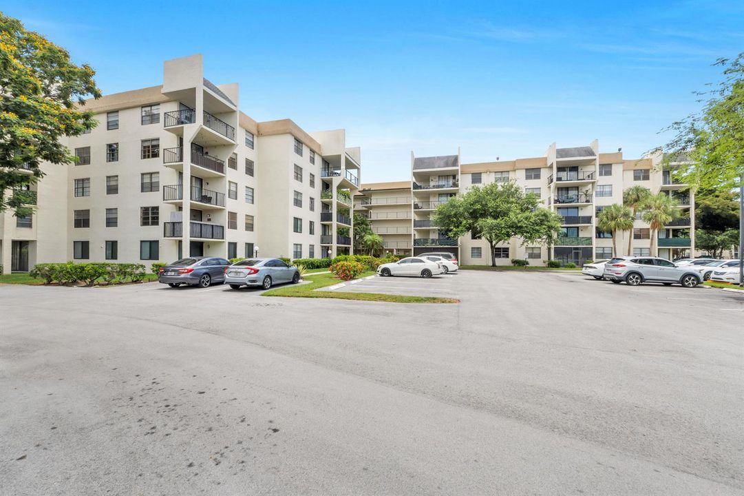 6190 Woodlands Blvd 513-14