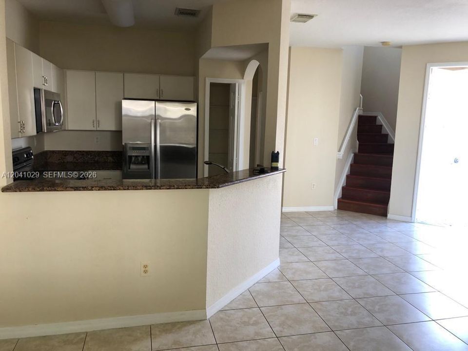 В аренду: $2,900 (3 спален, 2 ванн, 1303 Квадратных фут)