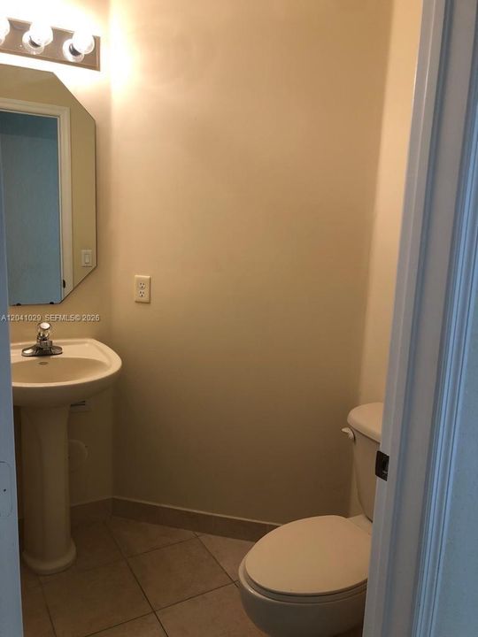 В аренду: $2,900 (3 спален, 2 ванн, 1303 Квадратных фут)