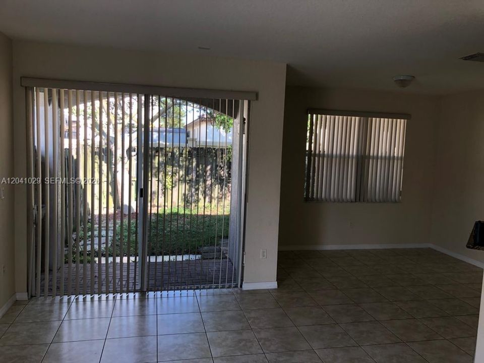 В аренду: $2,900 (3 спален, 2 ванн, 1303 Квадратных фут)