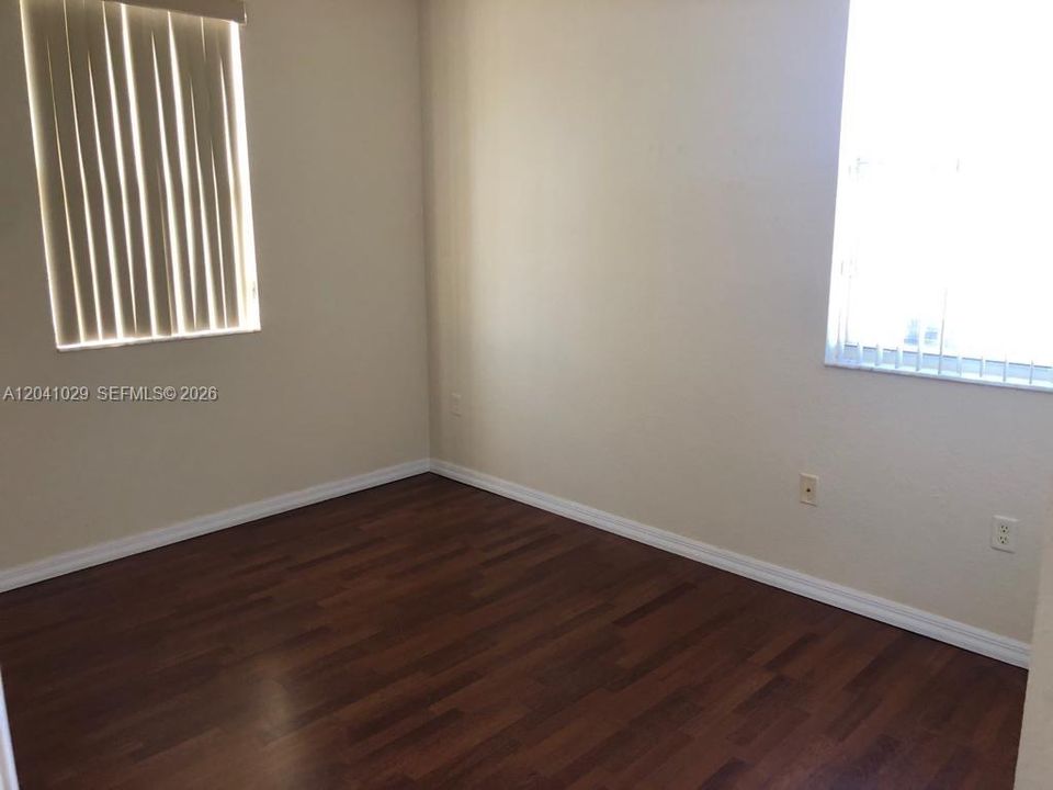 В аренду: $2,900 (3 спален, 2 ванн, 1303 Квадратных фут)