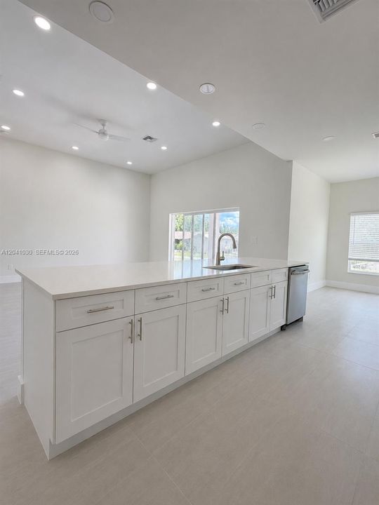 En Venta: $328,000 (3 camas, 2 baños, 1838 Pies cuadrados)