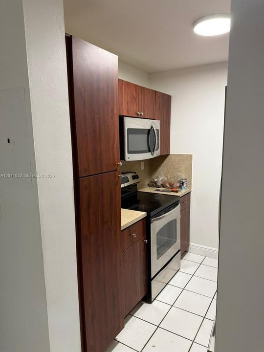 For Sale: $255,000 (2 beds, 1 baths, 714 Square Feet)