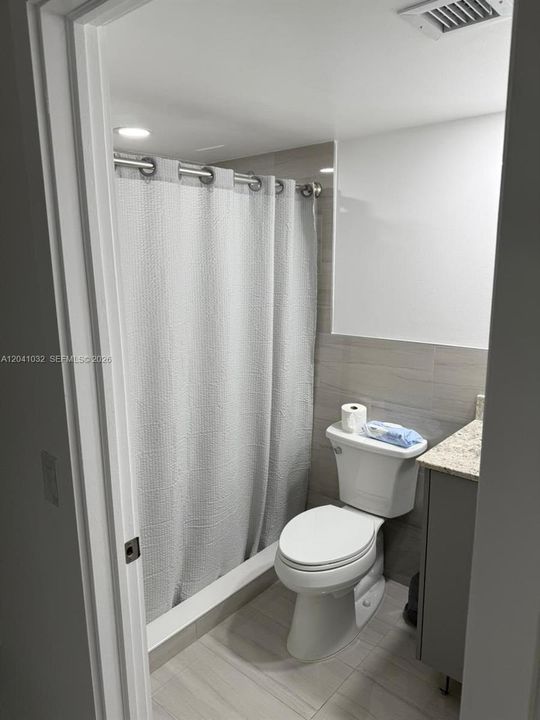 For Sale: $255,000 (2 beds, 1 baths, 714 Square Feet)
