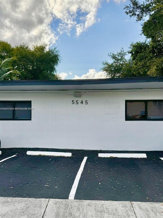 For Rent: $1,750 (1 beds, 1 baths, 700 Square Feet)