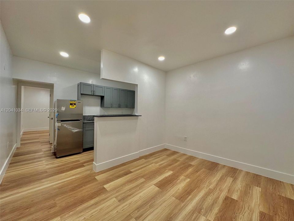 For Rent: $1,750 (1 beds, 1 baths, 700 Square Feet)