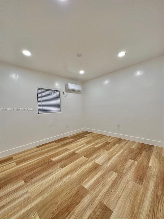 For Rent: $1,750 (1 beds, 1 baths, 700 Square Feet)