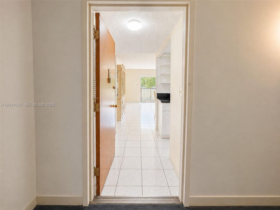 For Sale: $349,000 (2 beds, 2 baths, 1086 Square Feet)