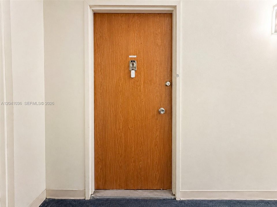 For Sale: $349,000 (2 beds, 2 baths, 1086 Square Feet)