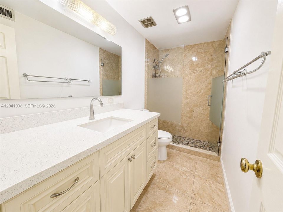 For Sale: $349,000 (2 beds, 2 baths, 1086 Square Feet)