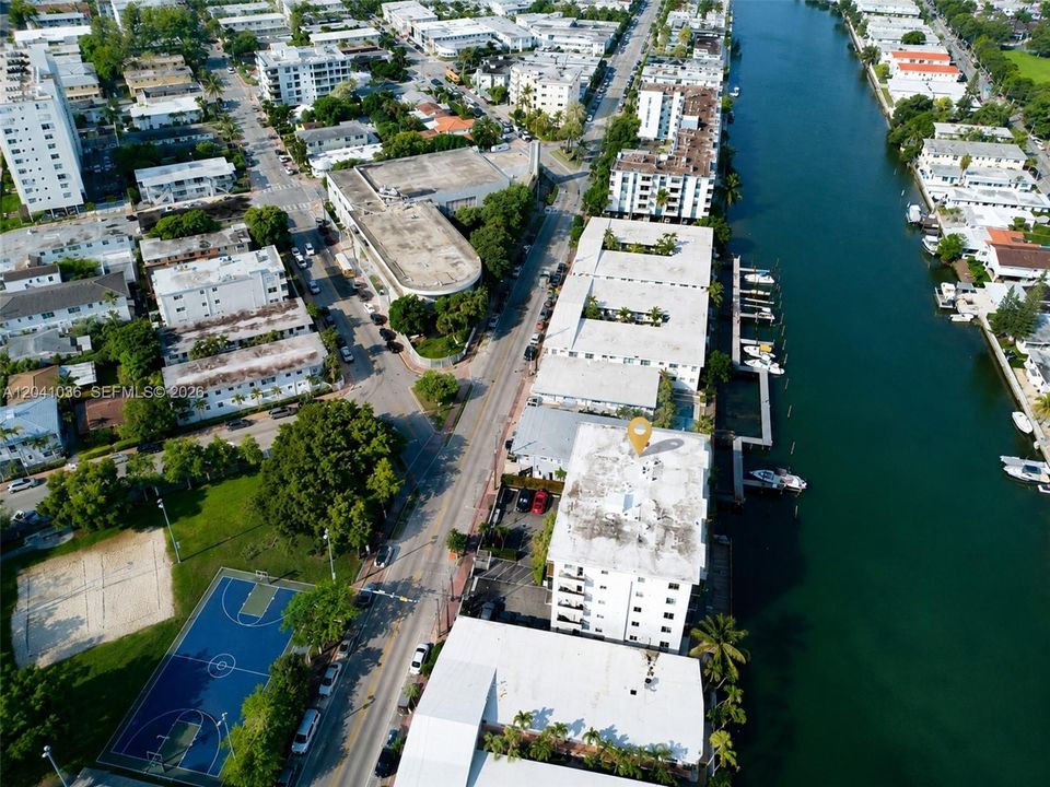 For Sale: $349,000 (2 beds, 2 baths, 1086 Square Feet)