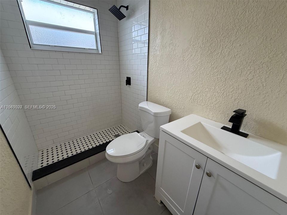 For Rent: $1,275 (0 beds, 1 baths, 375 Square Feet)