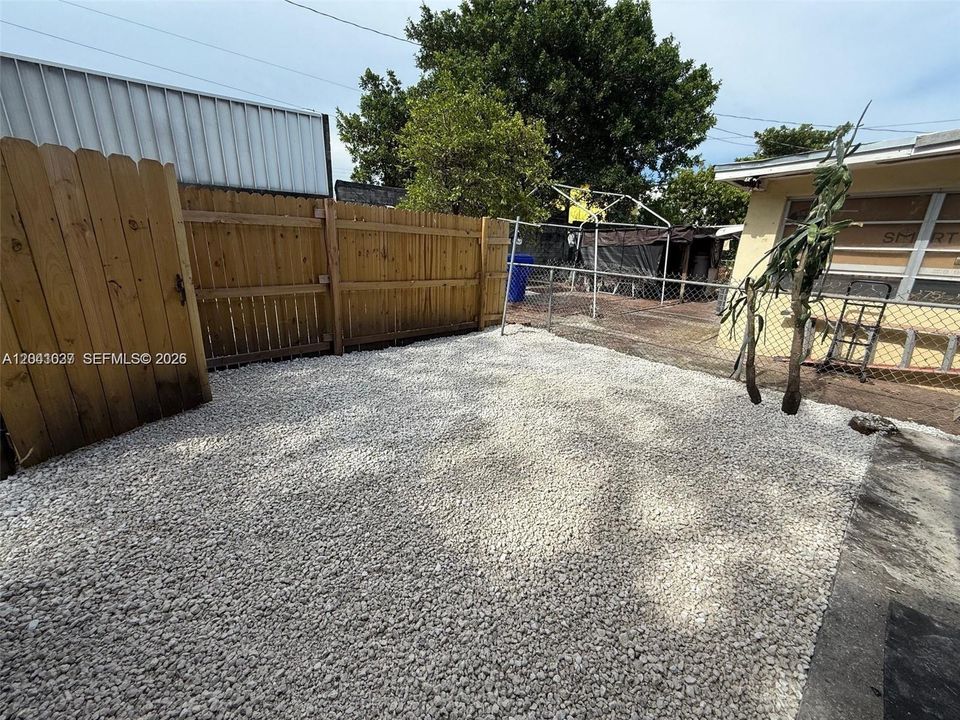 For Rent: $1,275 (0 beds, 1 baths, 375 Square Feet)