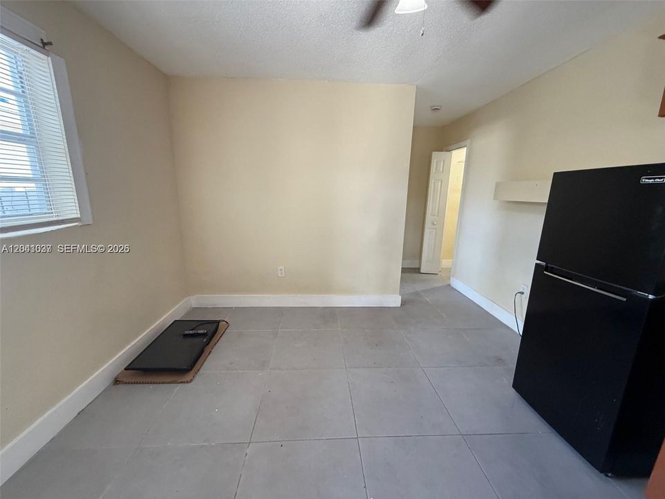 For Rent: $1,275 (0 beds, 1 baths, 375 Square Feet)
