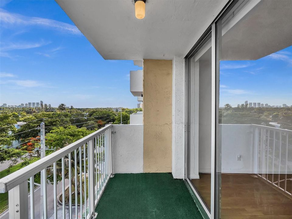 KEYSTONE TOWERS CONDO For Sale 2020 NE 135th St # 601NORTH MIAMI, FL 33181
