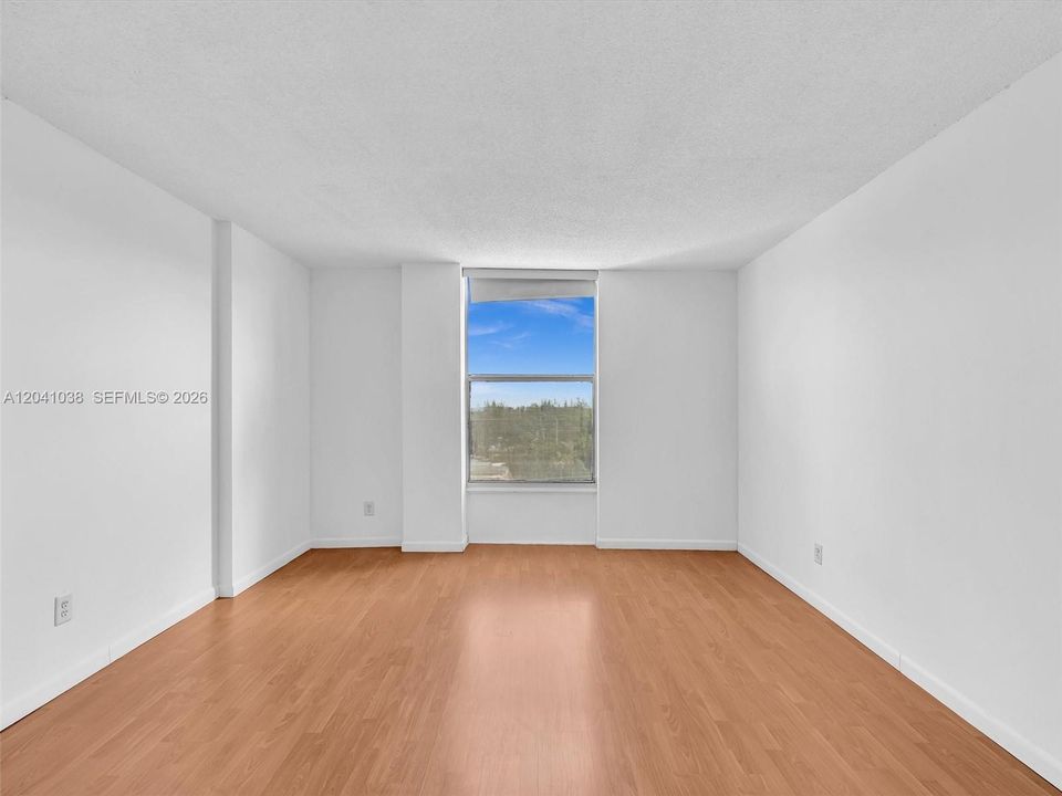 KEYSTONE TOWERS CONDO For Sale 2020 NE 135th St # 601NORTH MIAMI, FL 33181