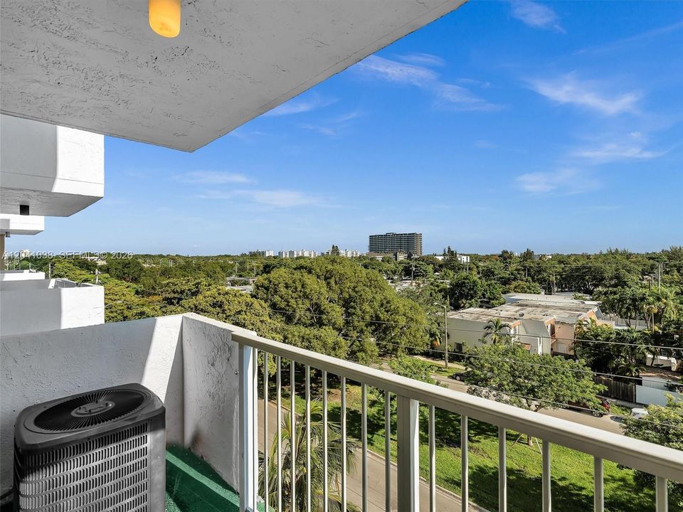 KEYSTONE TOWERS CONDO For Sale 2020 NE 135th St # 601NORTH MIAMI, FL 33181