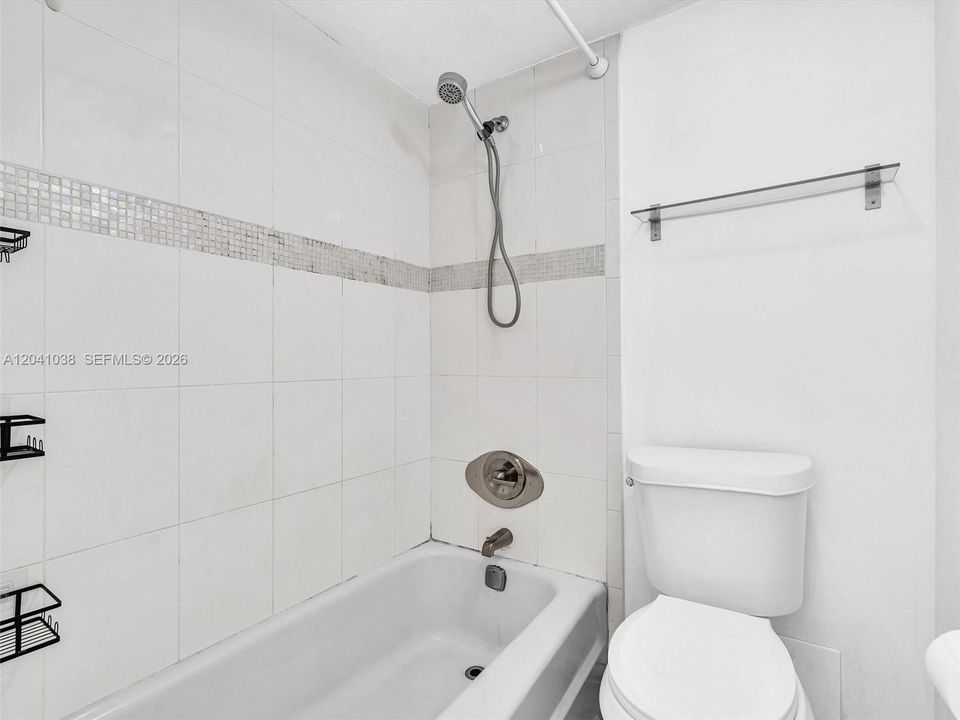 KEYSTONE TOWERS CONDO For Sale 2020 NE 135th St # 601NORTH MIAMI, FL 33181