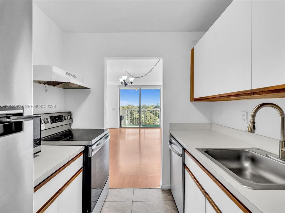 KEYSTONE TOWERS CONDO For Sale 2020 NE 135th St # 601NORTH MIAMI, FL 33181
