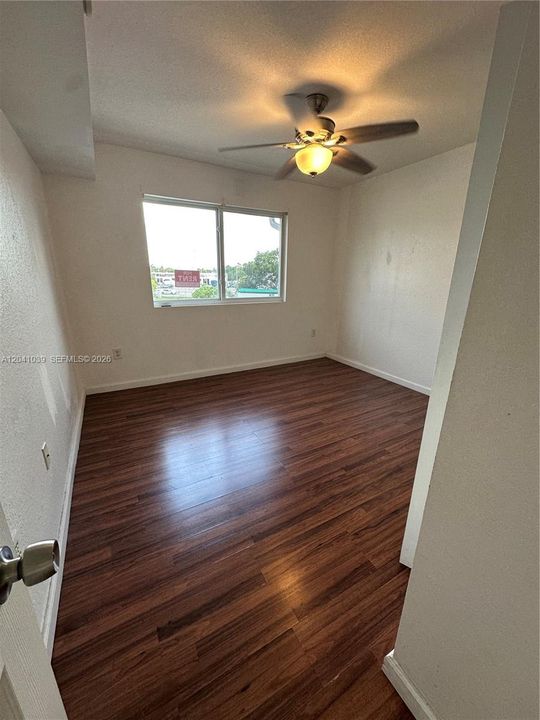 For Sale: $218,000 (2 beds, 2 baths, 895 Square Feet)