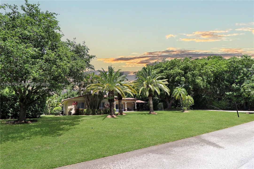 En Venta: $2,200,000 (5 camas, 4 baños, 3200 Pies cuadrados)