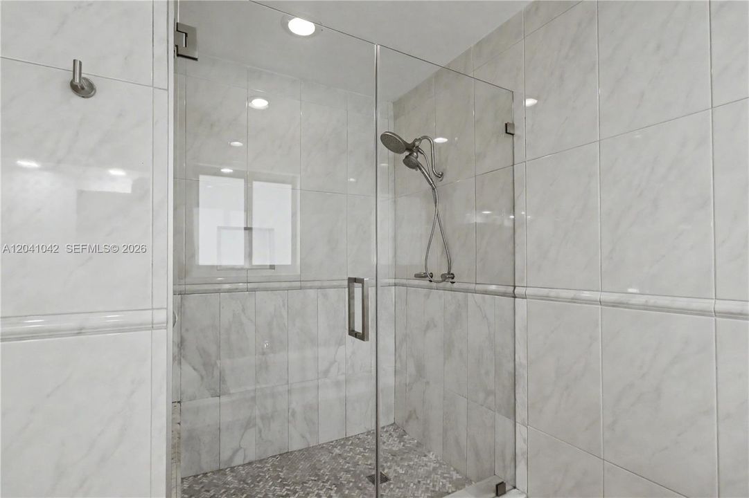 En Venta: $2,200,000 (5 camas, 4 baños, 3200 Pies cuadrados)