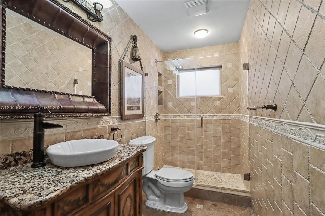 En Venta: $2,200,000 (5 camas, 4 baños, 3200 Pies cuadrados)