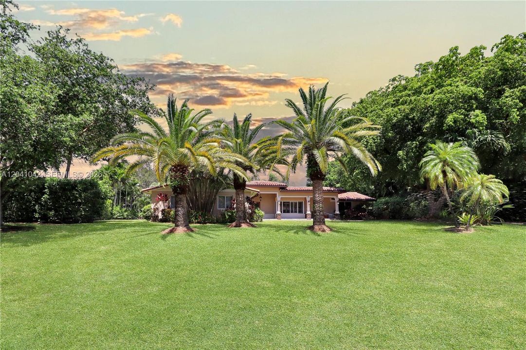 En Venta: $2,200,000 (5 camas, 4 baños, 3200 Pies cuadrados)