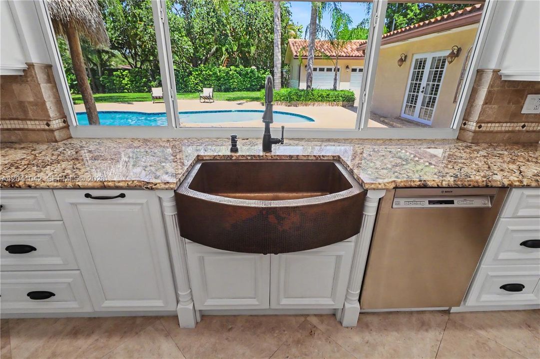 En Venta: $2,200,000 (5 camas, 4 baños, 3200 Pies cuadrados)