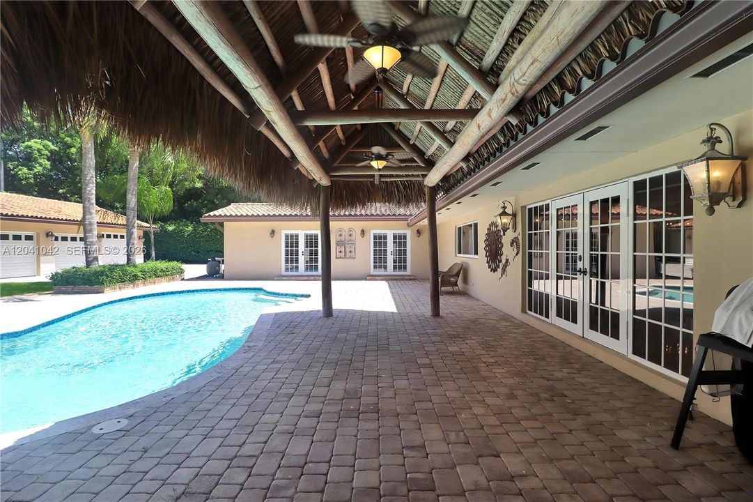 En Venta: $2,200,000 (5 camas, 4 baños, 3200 Pies cuadrados)