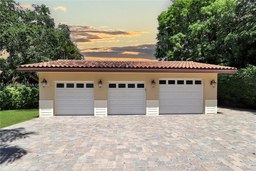 En Venta: $2,200,000 (5 camas, 4 baños, 3200 Pies cuadrados)