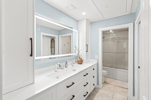 upstairs/2nd bath