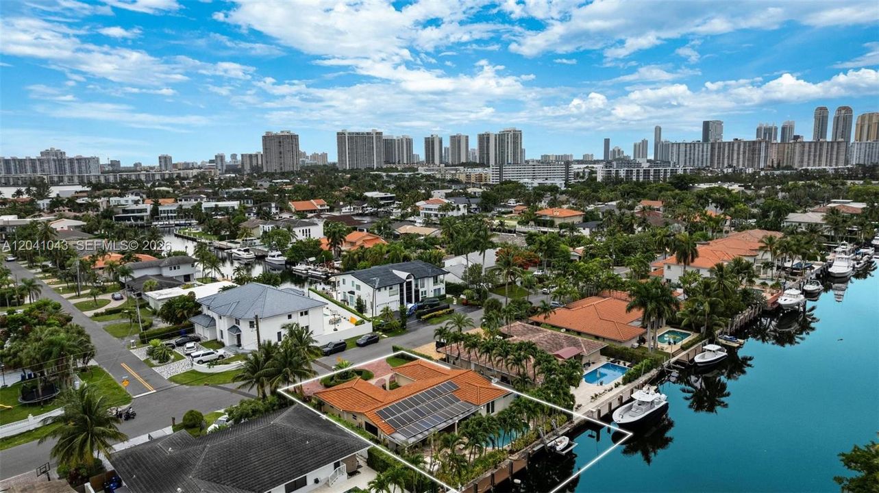 En Venta: $2,695,000 (4 camas, 3 baños, 1964 Pies cuadrados)