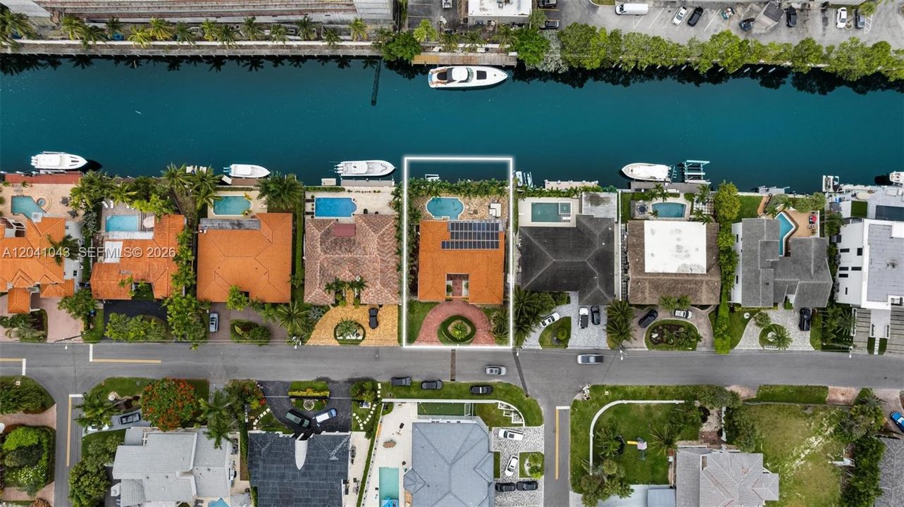 En Venta: $2,695,000 (4 camas, 3 baños, 1964 Pies cuadrados)