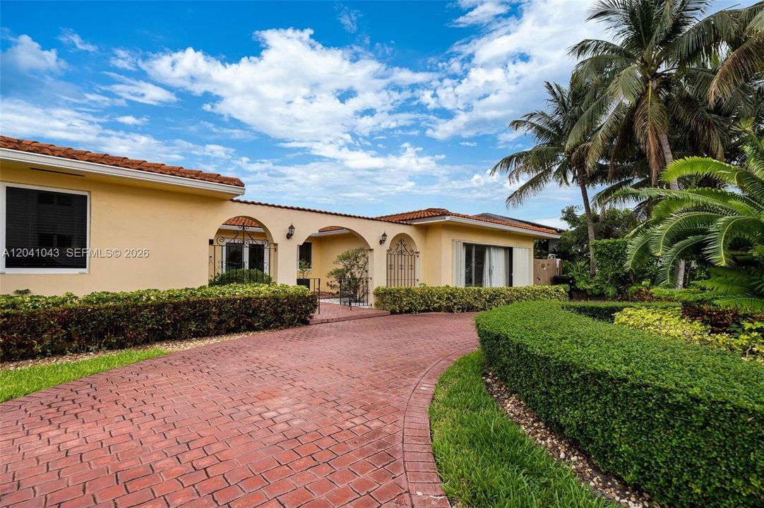 En Venta: $2,695,000 (4 camas, 3 baños, 1964 Pies cuadrados)