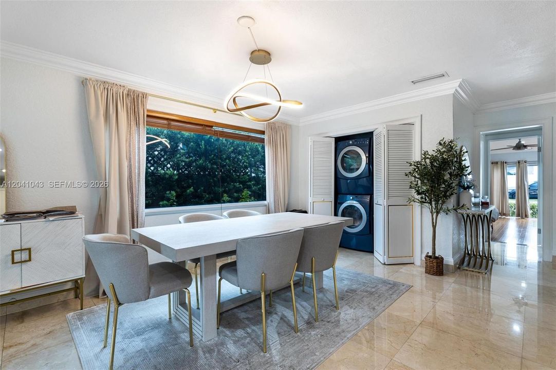 En Venta: $2,695,000 (4 camas, 3 baños, 1964 Pies cuadrados)