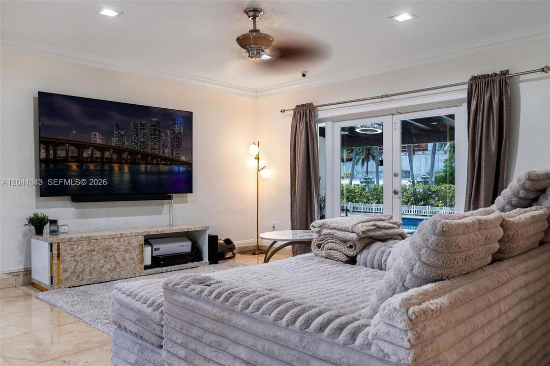 En Venta: $2,695,000 (4 camas, 3 baños, 1964 Pies cuadrados)