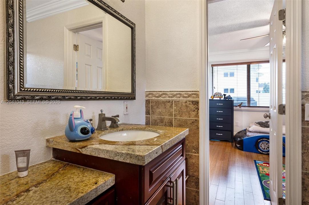 En Venta: $2,695,000 (4 camas, 3 baños, 1964 Pies cuadrados)