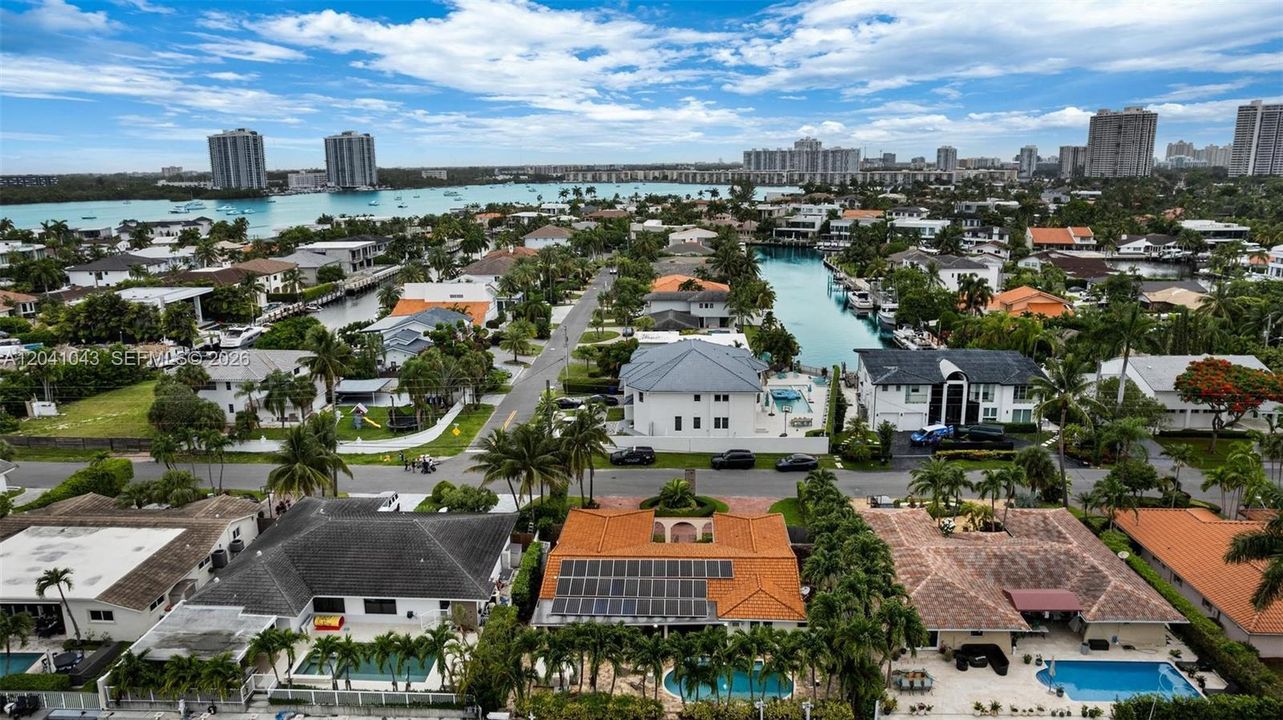 En Venta: $2,695,000 (4 camas, 3 baños, 1964 Pies cuadrados)