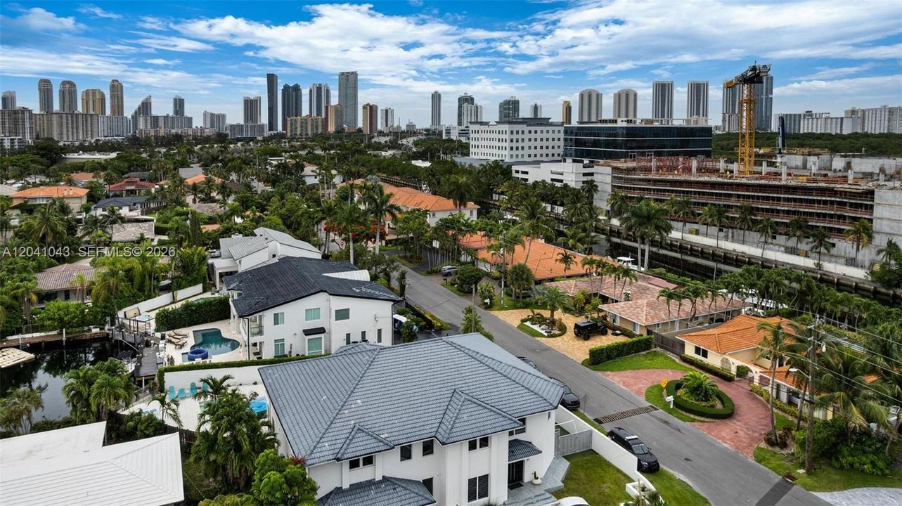 En Venta: $2,695,000 (4 camas, 3 baños, 1964 Pies cuadrados)