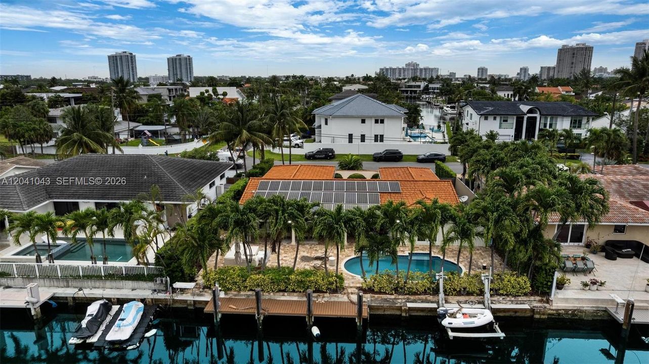 En Venta: $2,695,000 (4 camas, 3 baños, 1964 Pies cuadrados)