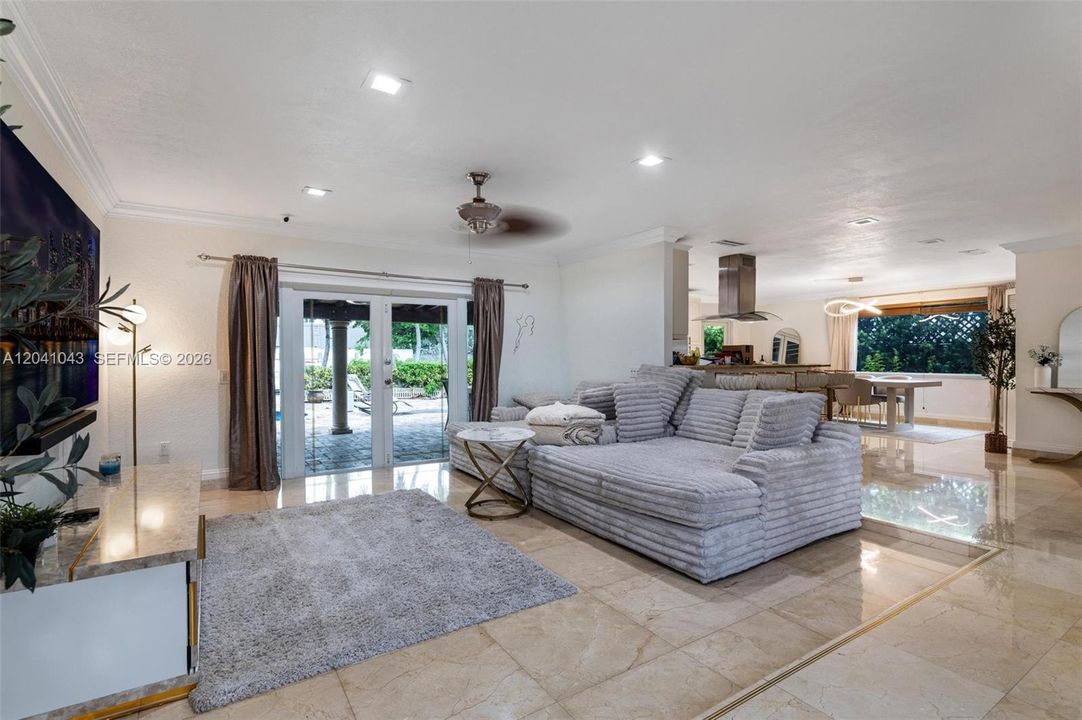 En Venta: $2,695,000 (4 camas, 3 baños, 1964 Pies cuadrados)