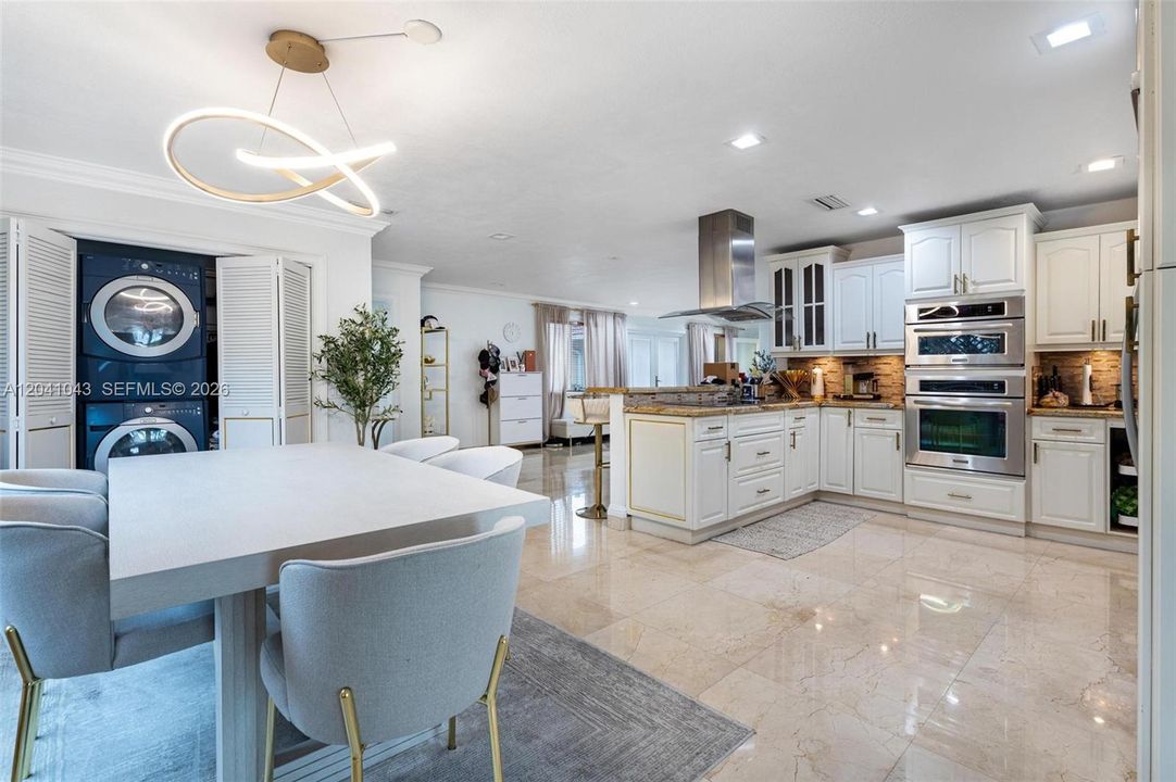 En Venta: $2,695,000 (4 camas, 3 baños, 1964 Pies cuadrados)