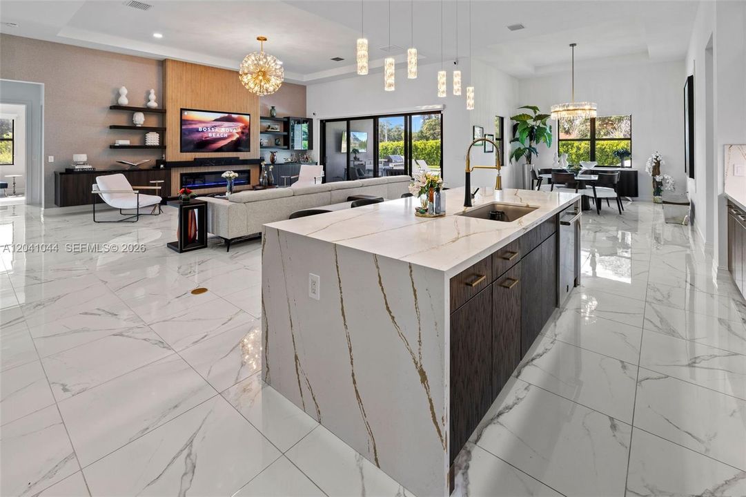 На продажу: $2,495,000 (4 спален, 4 ванн, 3640 Квадратных фут)